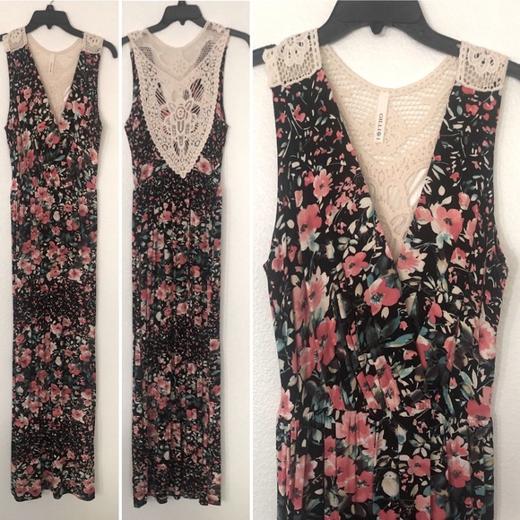 Gilli Dresses & Skirts - Gilli Floral Knit Maxi Dress L
